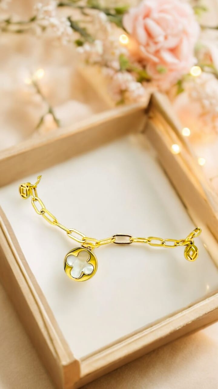 Gold Sunshine Bracelets 4 Leaf Clover Gold + White Adjustable  | VV-24-BRA-0011