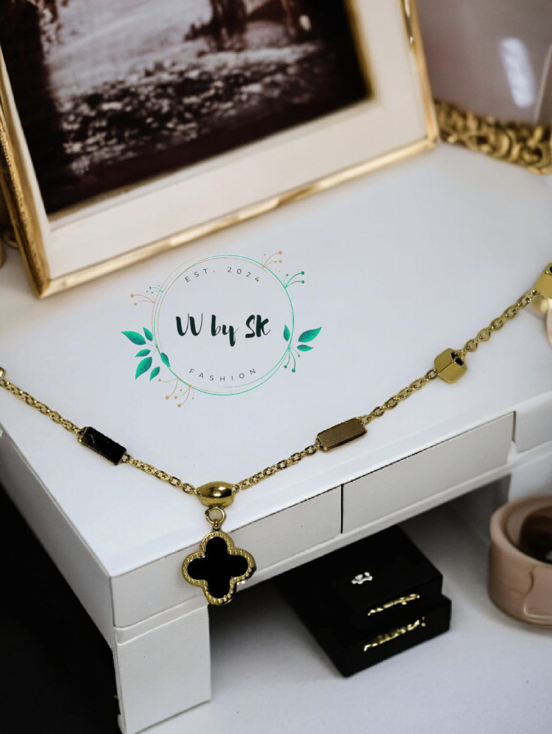 Clover Black Tile Chain Bracelet | VV-24-BRA-74