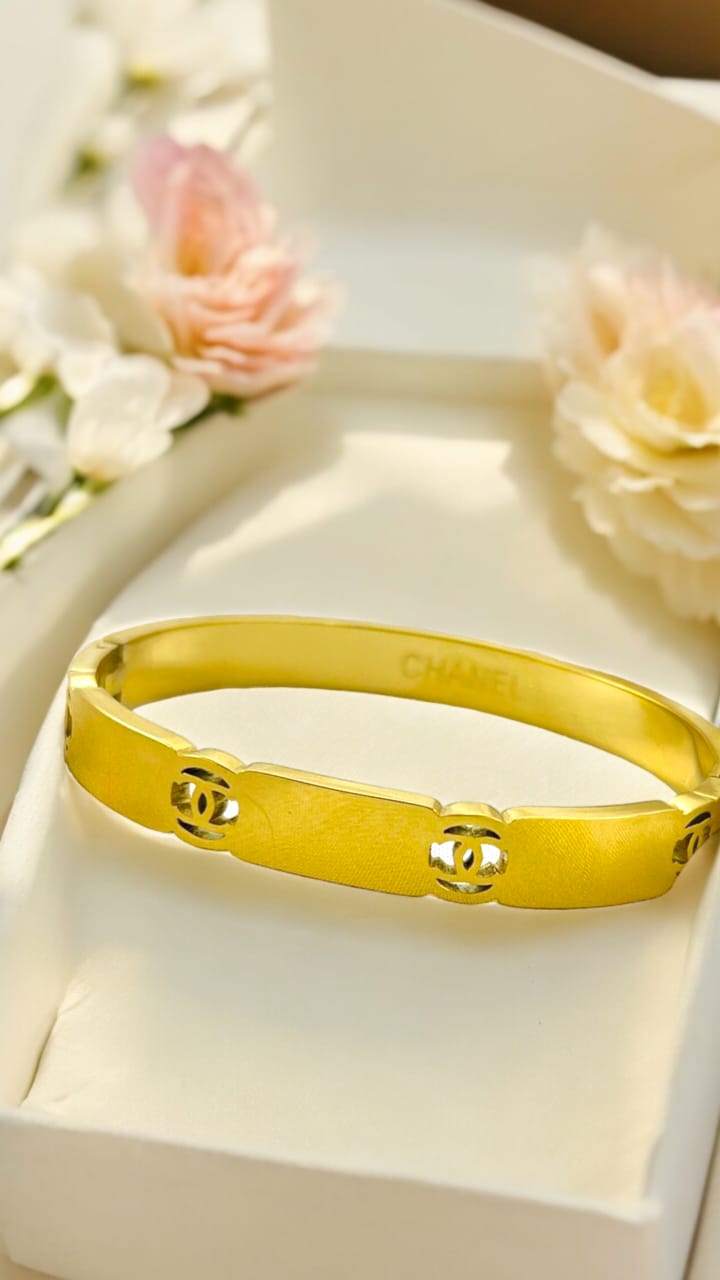 Gold Sunshine Handcuff CHANEL | VV-24-GSH-0013