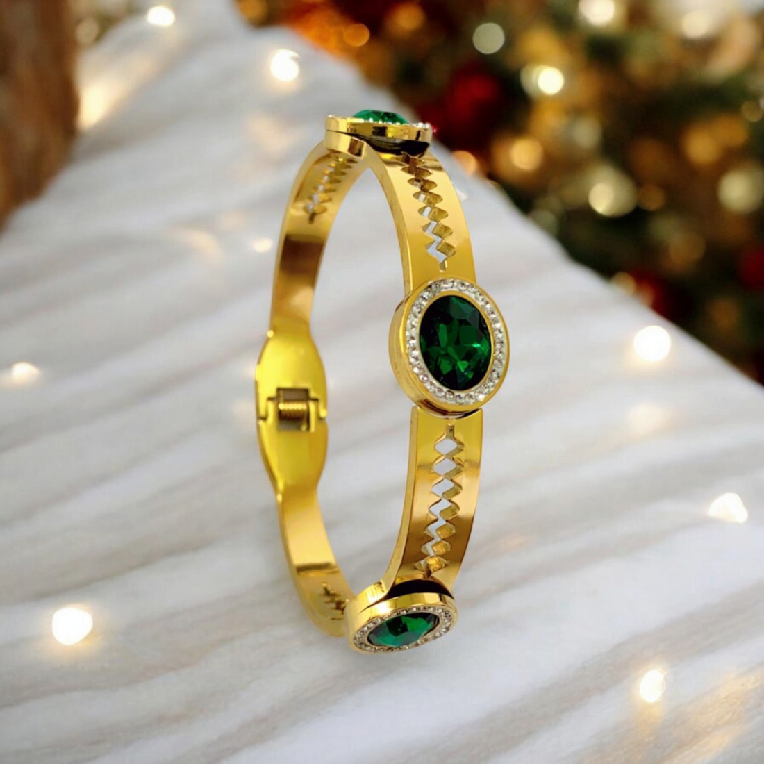 Emerald Glow 3 Stones Golden Handcuff | VV-24-GSH-0033